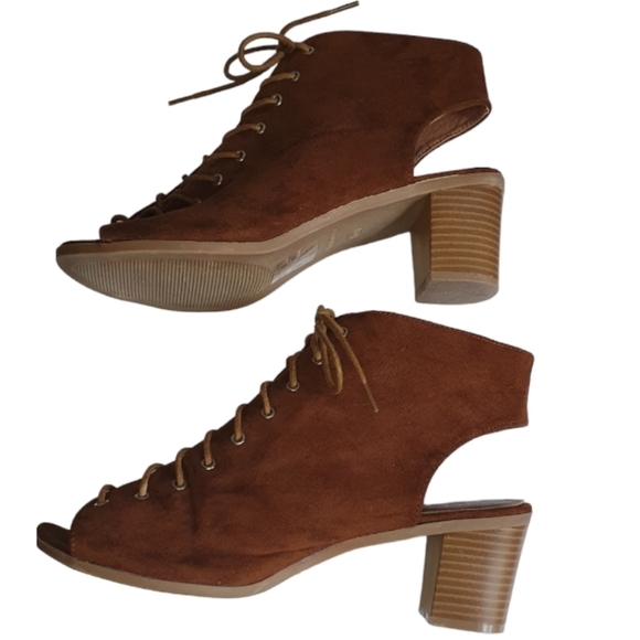 BELLA MARIE Lace Up Block Heel Booties Brown Suede Women Sz 10 Renaissance Vibes - Picture 3 of 14
